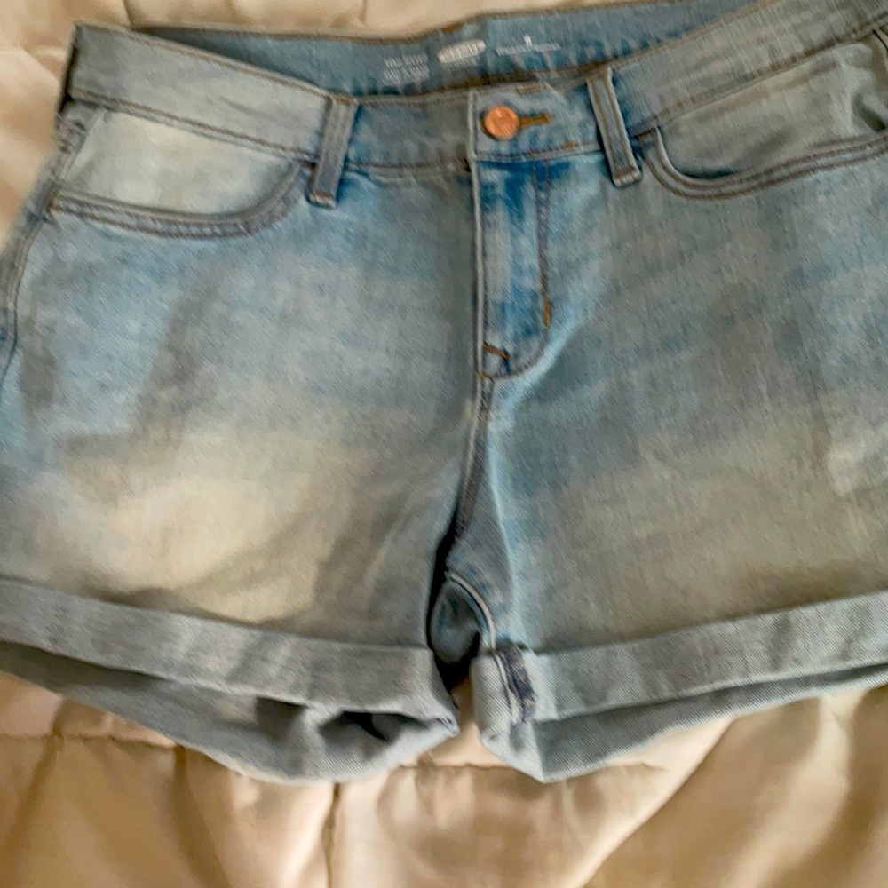 Old Navy  cuffed jean shorts  size 8